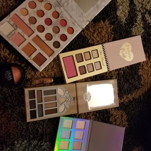 Eyeshadow palettes